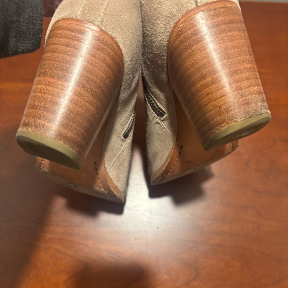 Frye Women's Meghan Ankle Booties in Tan Size 7 - Picture 12 of 13